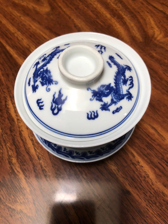 Large porcelain  gaiwan with dragon motif